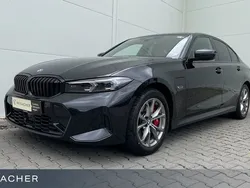 Saphirschwarz metallic Gebraucht 2024 BMW 330e Comfort Edition Limousine | 52.899 € (Teuer)