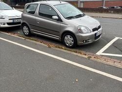 Silber Gebraucht 2001 Toyota Yaris Kleinwagen | 1.550 € (Guter Preis)