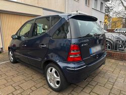 Blau Gebraucht 2001 Mercedes A140 Kleinwagen | 2.500 €
