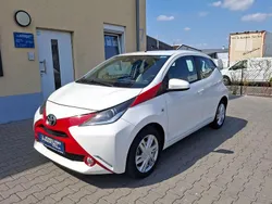 Weiß Gebraucht 2015 Toyota Aygo Business Edition Kleinwagen | 7.890 € (Guter Preis)