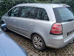 Grau Gebraucht 2007 Opel Zafira Catch Me Van / Kleinbus | 2.100 € (Guter Preis)
