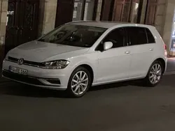 Weiß Gebraucht 2017 VW Golf VII Comfortline Kleinwagen | 14.900 € (Fairer Preis)