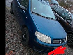 Blau Gebraucht 2004 Fiat Punto Kleinwagen | 700 € (Fairer Preis)