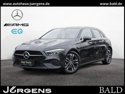 Schwarz kosmosschwarz metallic Gebraucht 2024 Mercedes A180 Progressive Limousine | 29.490 € (Fairer Preis)