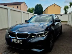 Grau Gebraucht 2020 BMW 320 M Sport Kombi | 34.000 €