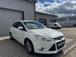 Weiß Gebraucht 2012 Ford Focus Titanium Limousine | 4.900 € (Guter Preis)