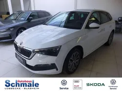 Candyweiss Gebraucht 2023 Skoda Scala Tour Kleinwagen | 20.990 € (Fairer Preis)