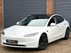 Weiß Gebraucht 2024 Tesla Model 3 Limousine | 36.999 €