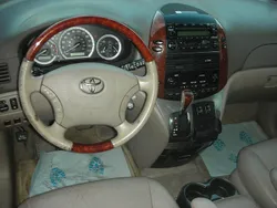 Grau Gebraucht 2010 Toyota Sienna Limited Van / Kleinbus | 5.500 €