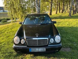Schwarz Gebraucht 1998 Mercedes E430 Avantgarde Limousine | 9.000 €