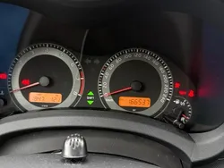 Grau Gebraucht 2011 Toyota Auris Kleinwagen | 5.200 €