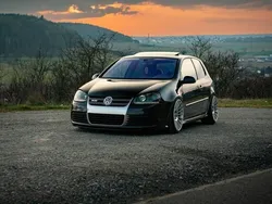 Schwarz Gebraucht 2006 VW Golf V R Kleinwagen | 14.499 €