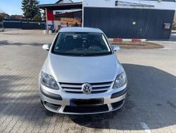 Grau Gebraucht 2006 VW Golf IV Kleinwagen | 2.100 €