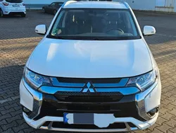 Weiß Gebraucht 2020 Mitsubishi Outlander P-HEV SUV | 22.850 € (Fairer Preis)