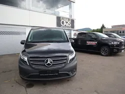 Obsidianschwarz metallic Gebraucht 2023 Mercedes Vito Van / Kleinbus | 39.990 € (Superpreis)
