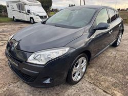 Grau Gebraucht 2009 Renault Mégane Dynamique Limousine | 2.950 € (Guter Preis)