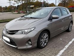 Grau Gebraucht 2013 Toyota Auris Hybrid Plus Limousine | 10.000 € (Guter Preis)