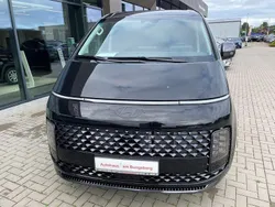 Schwarz Neu 2025 Hyundai Staria Signature Van | 55.990 €