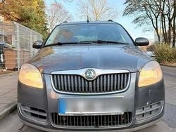 Grau Gebraucht 2009 Skoda Roomster Van / Kleinbus | 2.700 € (Guter Preis)