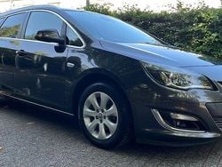 Grau Gebraucht 2015 Opel Astra Exklusiv Kombi | 8.990 € (Fairer Preis)