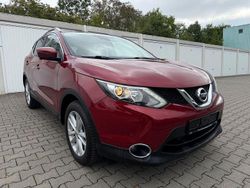 Alizarin crimson Gebraucht 2015 Nissan Qashqai 360º SUV | 7.880 €