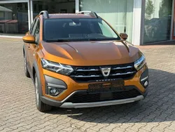 Orange Gebraucht 2021 Dacia Sandero Stepway Kleinwagen | 15.450 € (Etwas zu teuer)