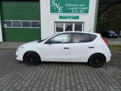 Weiß Gebraucht 2010 Hyundai i30 Kleinwagen | 2.790 € (Fairer Preis)
