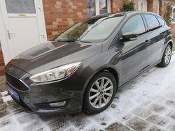 Grau Gebraucht 2016 Ford Focus Limousine | 6.300 € (Fairer Preis)