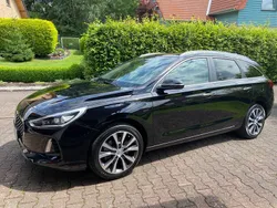 Schwarz Gebraucht 2017 Hyundai i30 Premium Kombi | 11.000 € (Fairer Preis)