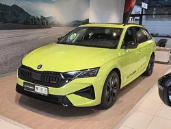 Grün Neu 2025 Skoda Octavia RS Kombi | 49.990 €
