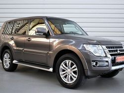 Braun Gebraucht 2016 Mitsubishi Pajero SUV | 33.990 € (Etwas zu teuer)
