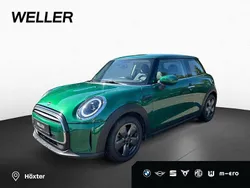 British racing green (dunkelgrün) Gebraucht 2023 Mini Cooper Classic Kleinwagen | 22.745 € (Etwas zu teuer)