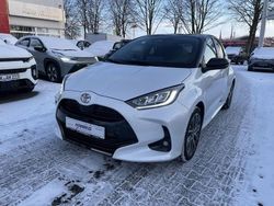 Weiß Gebraucht 2024 Toyota Yaris Hybrid Plus Limousine | 23.890 € (Guter Preis)