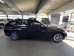 Black sapphire Gebraucht 2022 BMW 320 Kombi | 26.400 € (Guter Preis)