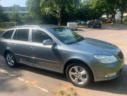 Grau Gebraucht 2011 Skoda Octavia Family Kombi | 7.400 € (Fairer Preis)