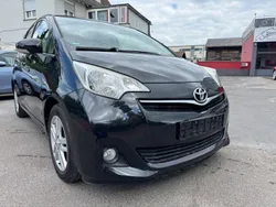 Schwarz Gebraucht 2012 Toyota Verso-S Club Van / Kleinbus | 7.999 € (Fairer Preis)