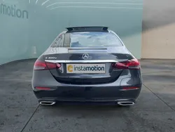 Grün Gebraucht 2022 Mercedes E300 Avantgarde Limousine | 42.750 € (Etwas zu teuer)