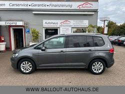 Grau Gebraucht 2017 VW Touran Van / Kleinbus | 17.950 € (Fairer Preis)