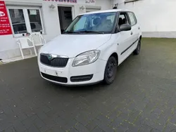 Weiß Gebraucht 2010 Skoda Fabia Classic Limousine | 999 € (Guter Preis)