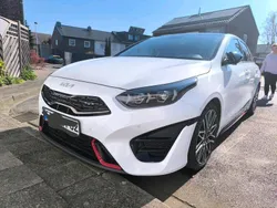 Weiß Gebraucht 2023 Kia ProCeed GT Kleinwagen | 31.000 € (Fairer Preis)