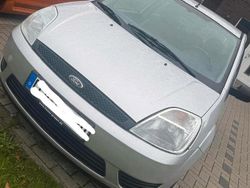 Silber Gebraucht 2002 Ford Fiesta Kleinwagen | 1.200 € (Etwas zu teuer)
