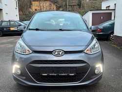 Grau Gebraucht 2015 Hyundai i10 Kleinwagen | 9.290 € (Fairer Preis)
