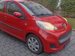 Rot Gebraucht 2011 Peugeot 107 Kleinwagen | 1.350 € (Guter Preis)