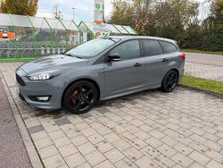 Grau Gebraucht 2016 Ford Focus ST-Line Kombi | 10.400 € (Fairer Preis)