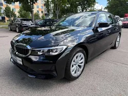 Schwarz Gebraucht 2022 BMW 320e Comfort Edition Kombi | 16.400 €