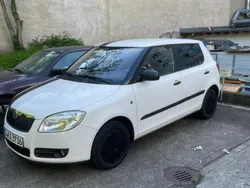 Weiß Gebraucht 2009 Skoda Fabia Classic Kleinwagen | 1.900 € (Guter Preis)