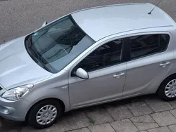 Silber Gebraucht 2012 Hyundai i20 Classic Limousine | 4.290 € (Fairer Preis)