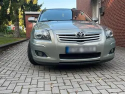 Grau Gebraucht 2007 Toyota Avensis Kombi | 2.500 € (Fairer Preis)