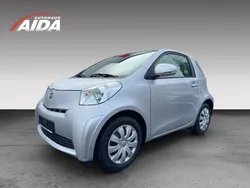 Silver metallic Gebraucht 2010 Toyota iQ Basis Kleinwagen | 8.690 €
