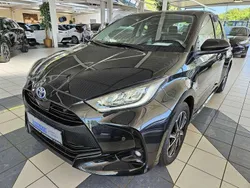 Mysticschwarz mica Gebraucht 2023 Toyota Yaris Hybrid Comfort Kleinwagen | 22.890 € (Fairer Preis)